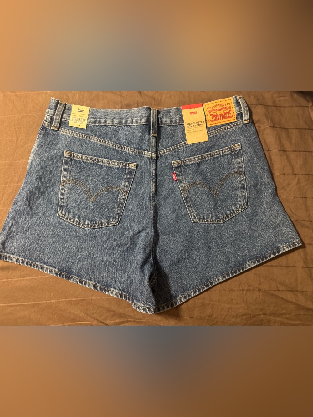 Levi’s High Waisted Mom Shorts Womens size 34 - Picture 4 of 6